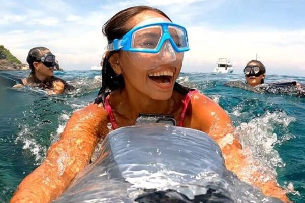 iaqua aquadart 720m kids having fun riding on the surface
