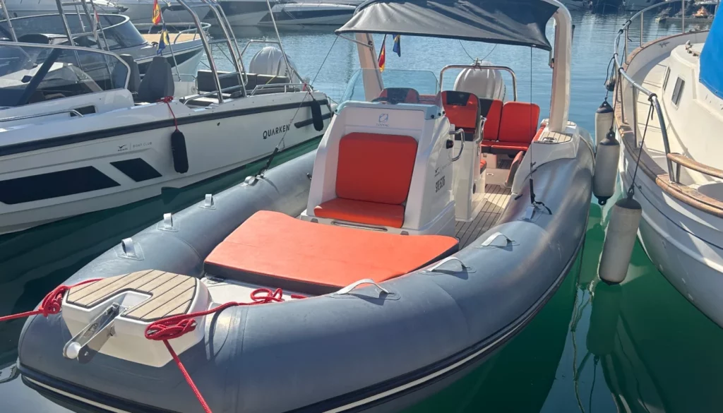3-zodiac-medline-750-motoryacht-for-charter