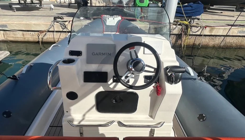 5-zodiac-medline-750-motoryacht-for-charter