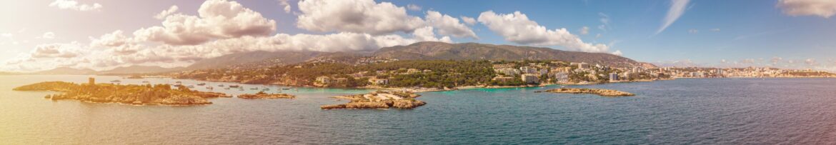 Panoramic view of the Bay of Mallorca from the sea